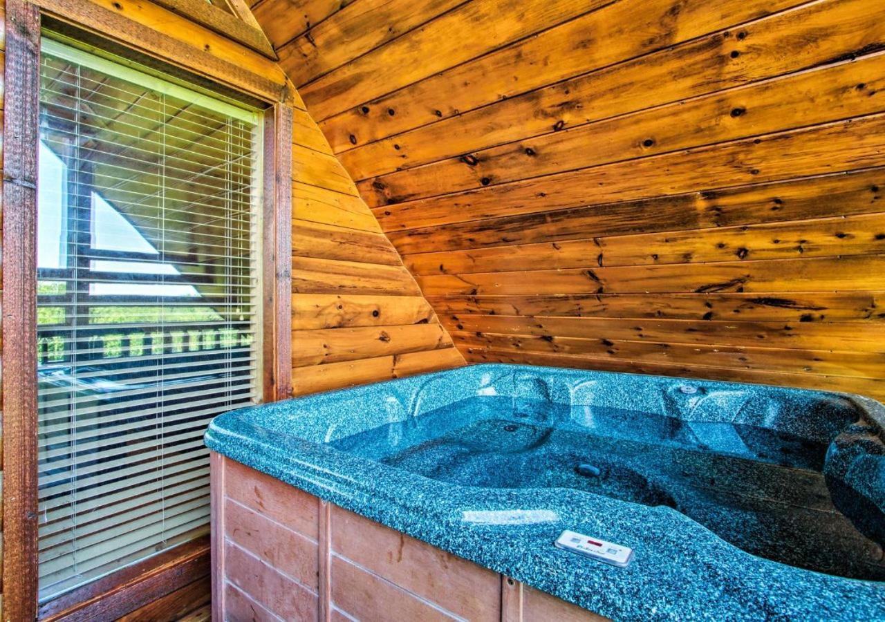 Fabulous Pet-Friendly, Family Cabin With Outdoor Kitchen, Hot Tub, Sauna, Fireplace, Theater Room, Arcade, Pool Table, And Fire Pit Within Minuties Of Dollywood Sevierville Exterior foto