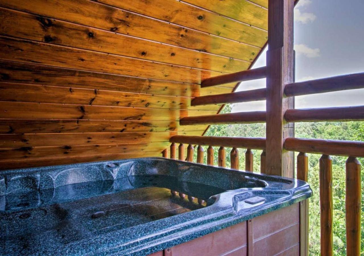 Fabulous Pet-Friendly, Family Cabin With Outdoor Kitchen, Hot Tub, Sauna, Fireplace, Theater Room, Arcade, Pool Table, And Fire Pit Within Minuties Of Dollywood Sevierville Exterior foto