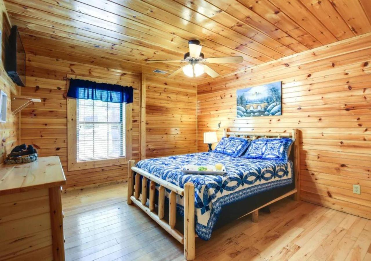 Fabulous Pet-Friendly, Family Cabin With Outdoor Kitchen, Hot Tub, Sauna, Fireplace, Theater Room, Arcade, Pool Table, And Fire Pit Within Minuties Of Dollywood Sevierville Exterior foto