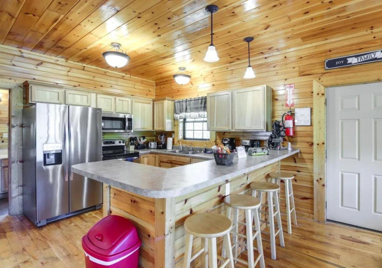 Fabulous Pet-Friendly, Family Cabin With Outdoor Kitchen, Hot Tub, Sauna, Fireplace, Theater Room, Arcade, Pool Table, And Fire Pit Within Minuties Of Dollywood Sevierville Exterior foto